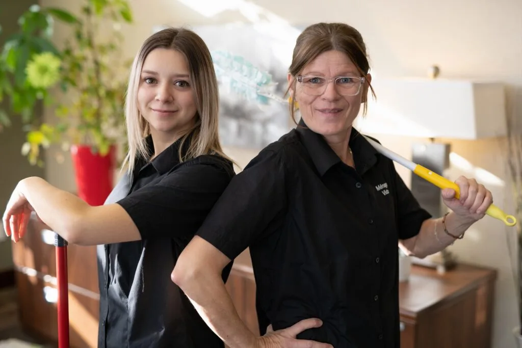 Service de ménage commercial et industriel dans la région de Victoriaville et les environs. Contactez-nous au (819) 806-7274
